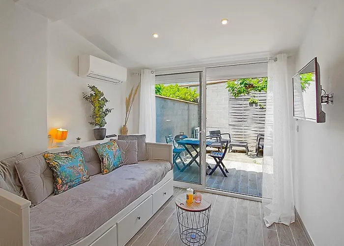 Studio Calme Et Moderne A 300M De La Plage -1-